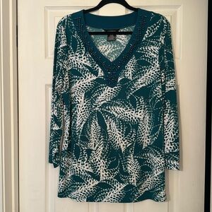 George Beaded V-Neck green and white Tunic NWOT Abstract coloring.